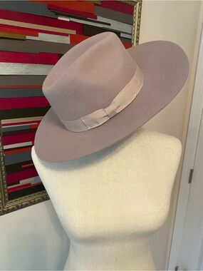 Wide-Brim Wool Felt Hat in Dusty Mauve with Grosgrain Band